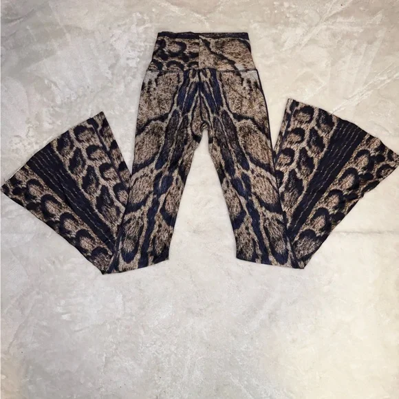 Niyama Sol Brown & Black Animal Print Super Flare Pants Size Medium - Picture 11 of 16